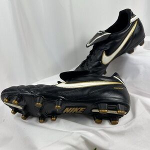 Nike Tempest unisex men’s size 10  soccer shoes